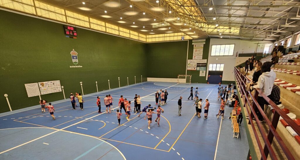 Derbi leonés vibrante: Atlético Paramés y BM Sariegos se reparten los puntos (20-20)