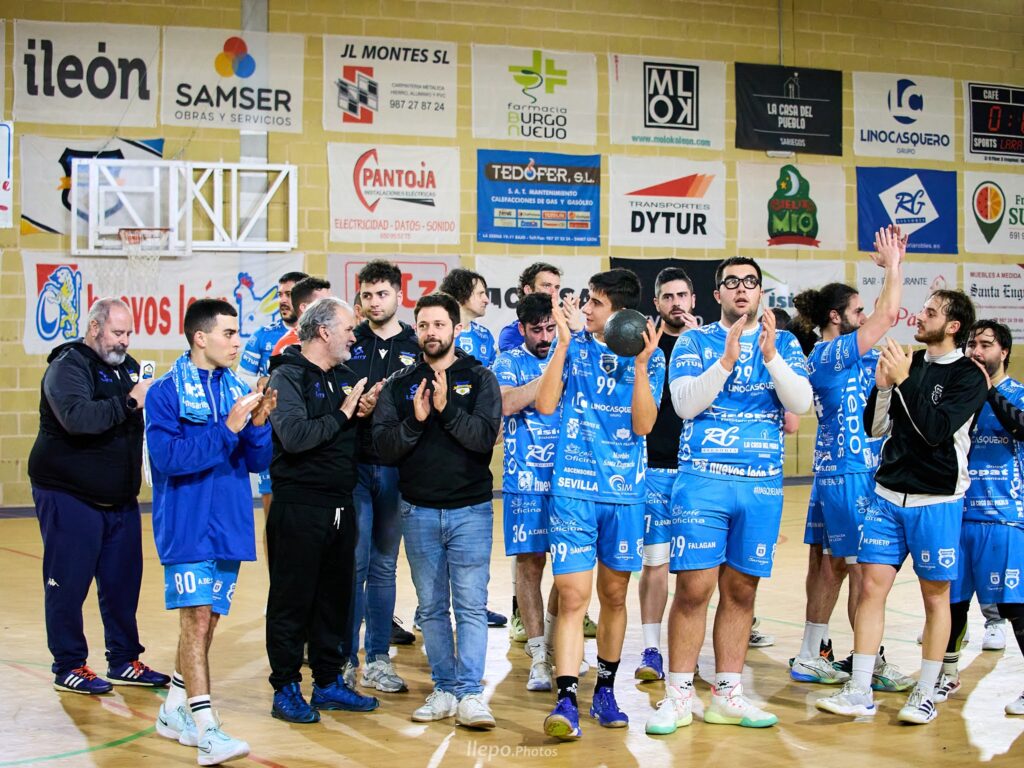 El Fisiopat BM Sariegos arrasa en la liga y se juega el título autonómico en casa