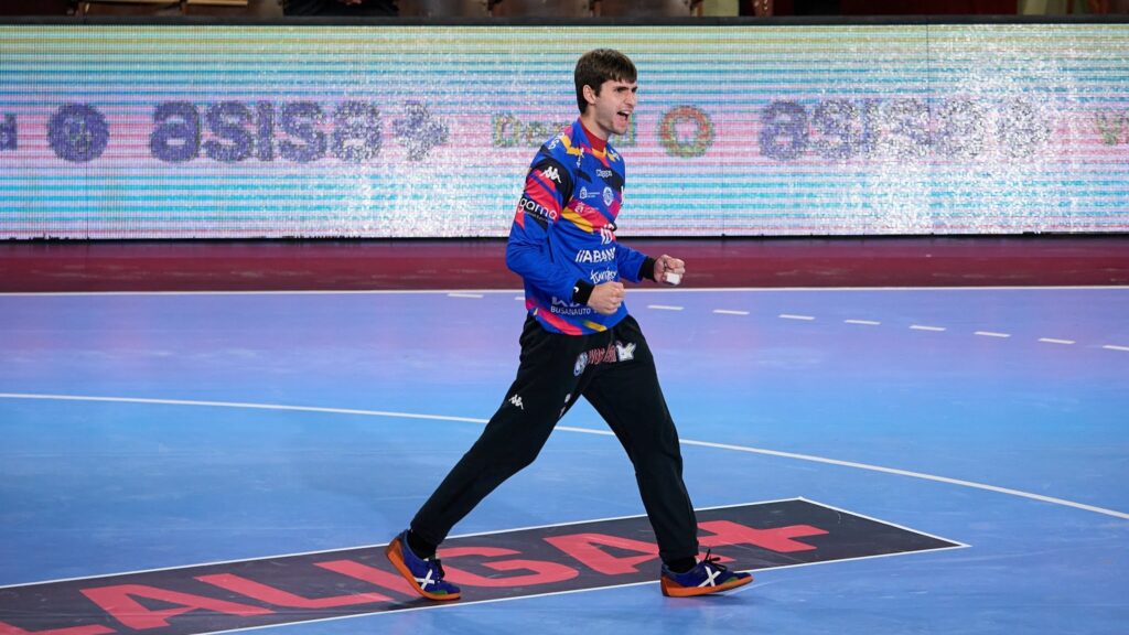 Álvaro Pérez, convocado con los Hispanos para el play-off del Mundial 2027