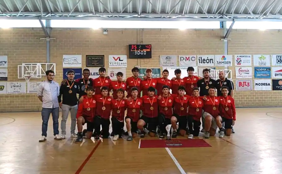 El Balonmano Sariegos acoge una memorable fase final cadete que se decide en los últimos segundos